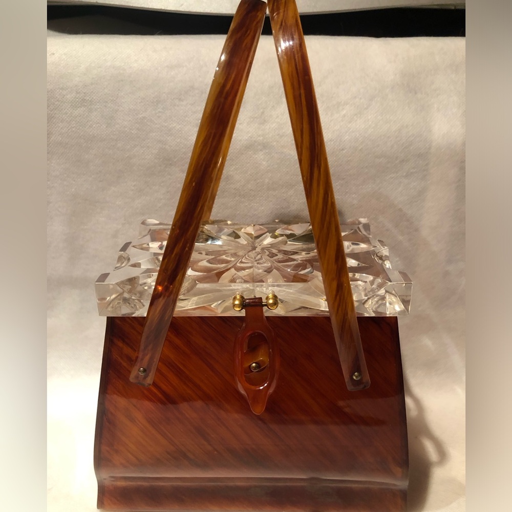 Glamorous & UniqueVintage Rialto NY Lucite handbag w/ clear floral designed lid